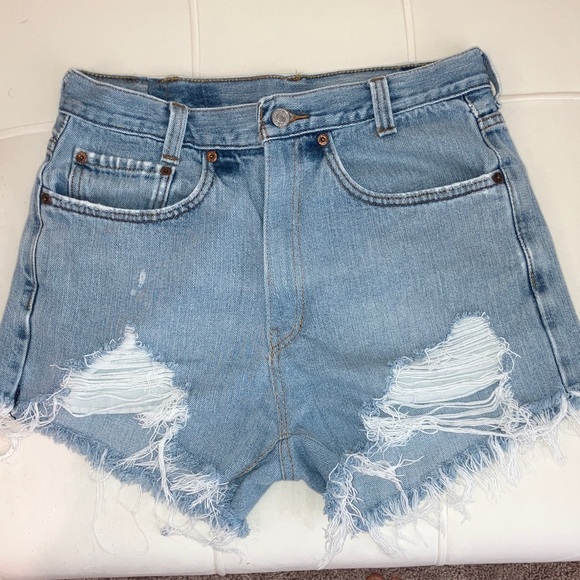 Levi's Light Blue Frayed Jean Shorts - Picture 1 of 4